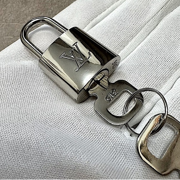 Silver Louis Vuitton lock Key Necklace complimentary, Authentic, Number 315 - Picture 2 of 7